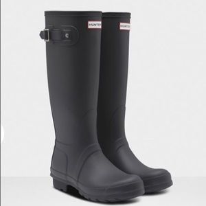 Matte black talk hunter rain boots